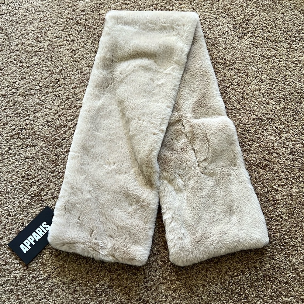 Apparis faux fur scarf